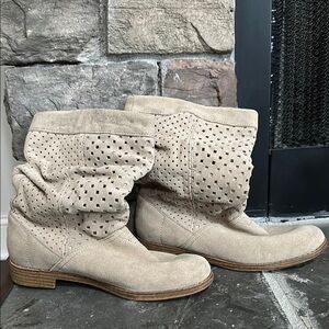 TOMS Serra Slouch Suede Boots Size 6